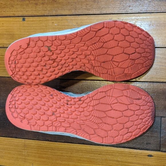 New Balance women's Zantev2 size 7 - Picture 5 of 5